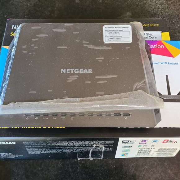 NETGEAR R6700 Nighthawk AC1750 Smart WiFi Router - R6700-100NAS - Picture 3 of 5